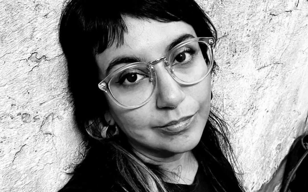 Carina Aspillaga Bórquez: Explora su experiencia personal y la convierte en una obra performática